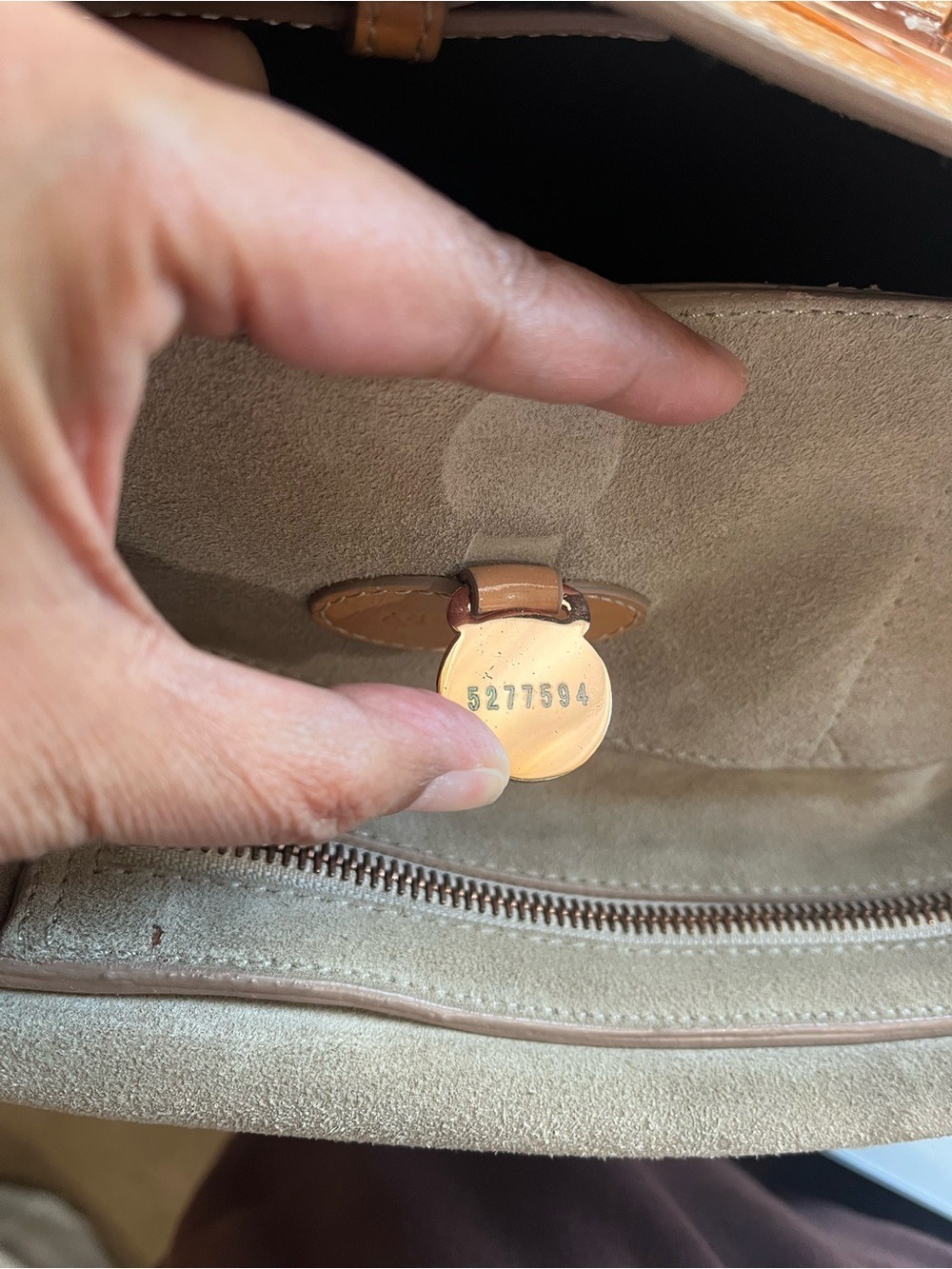 MULBERRY GLOSSY WRINKLED PATENT WARM CARAMEL/TAN LEATHER BAYSWATER - Picture 15 of 16